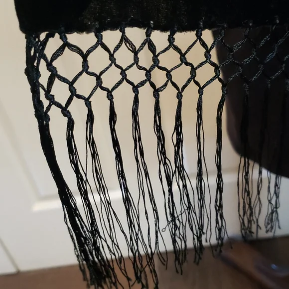 Gorgeous gold and black fringed scarf - Picture 2 of 4